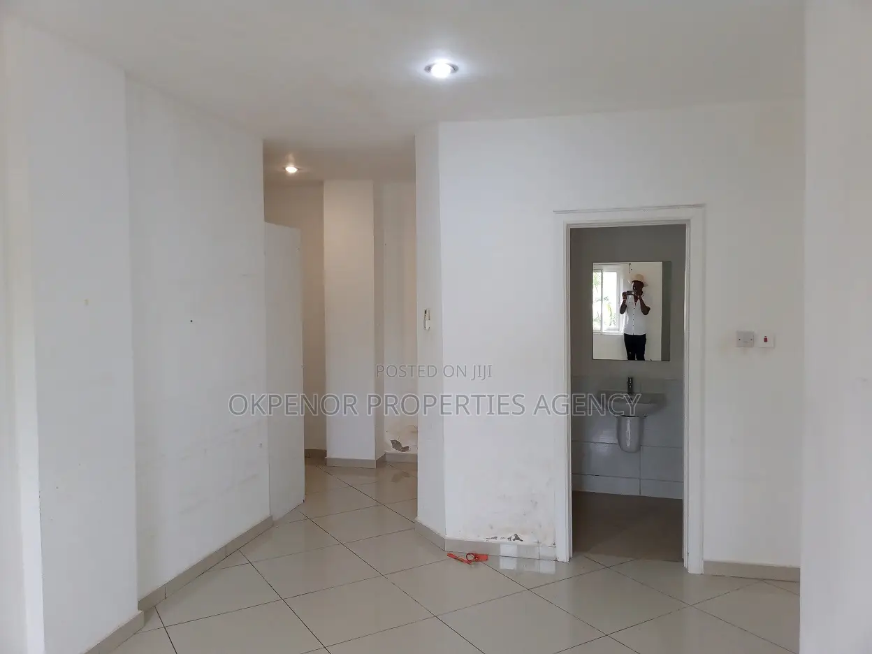 3bdrm Apartment in Shiashie East Legon Accra Metropolitan for sale