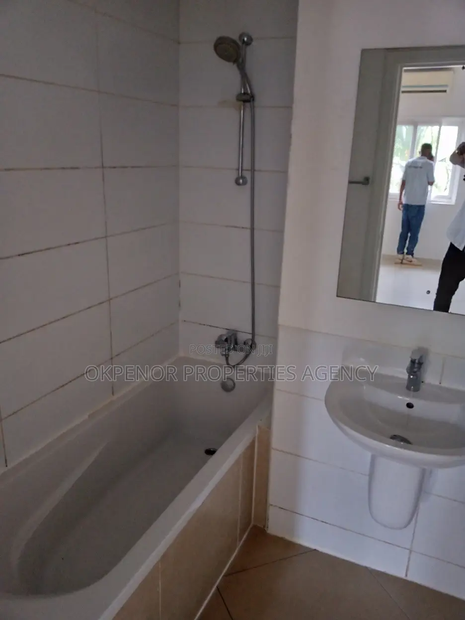 3bdrm Apartment in Shiashie East Legon Accra Metropolitan for sale