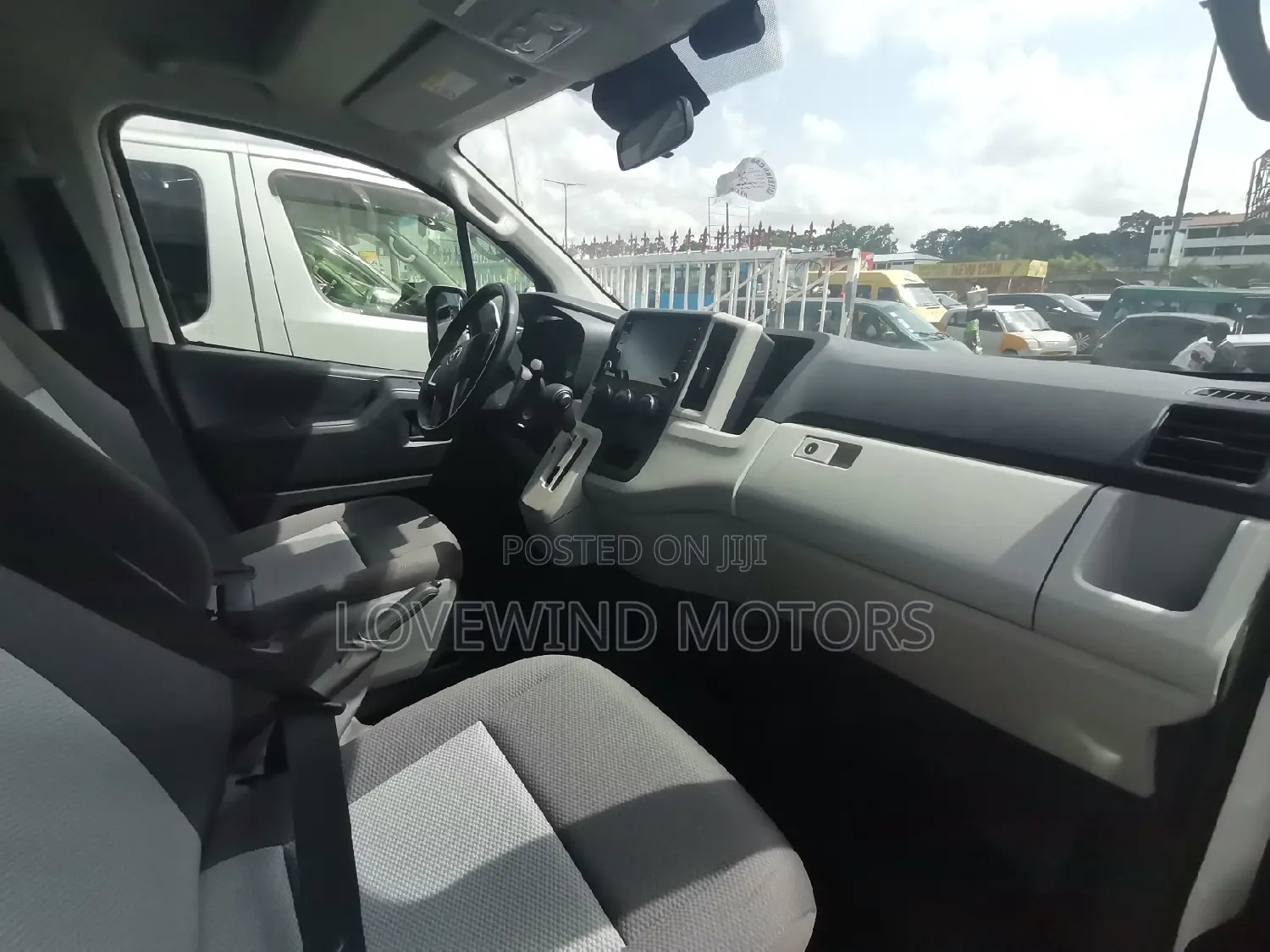 Toyota HiAce 2010 White