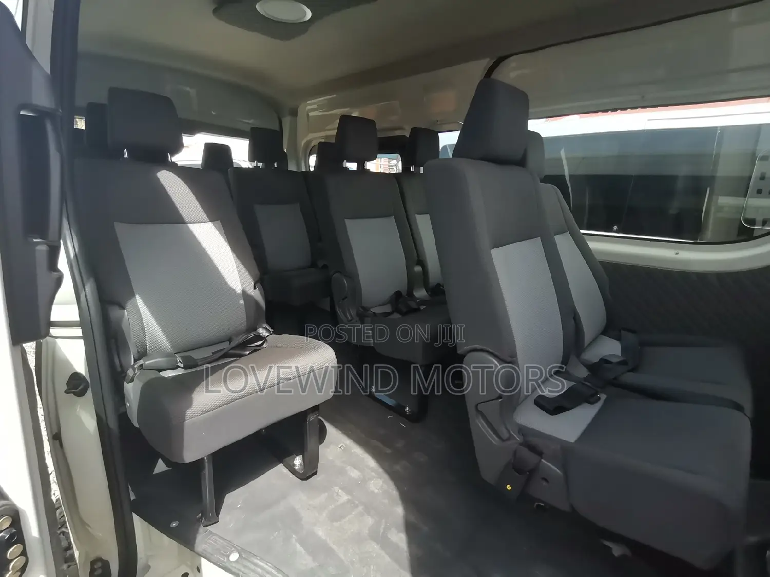 Toyota HiAce 2010 White