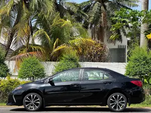 Toyota Corolla XSE 4dr Sedan (1.8L 4cyl CVT) 2017 Black