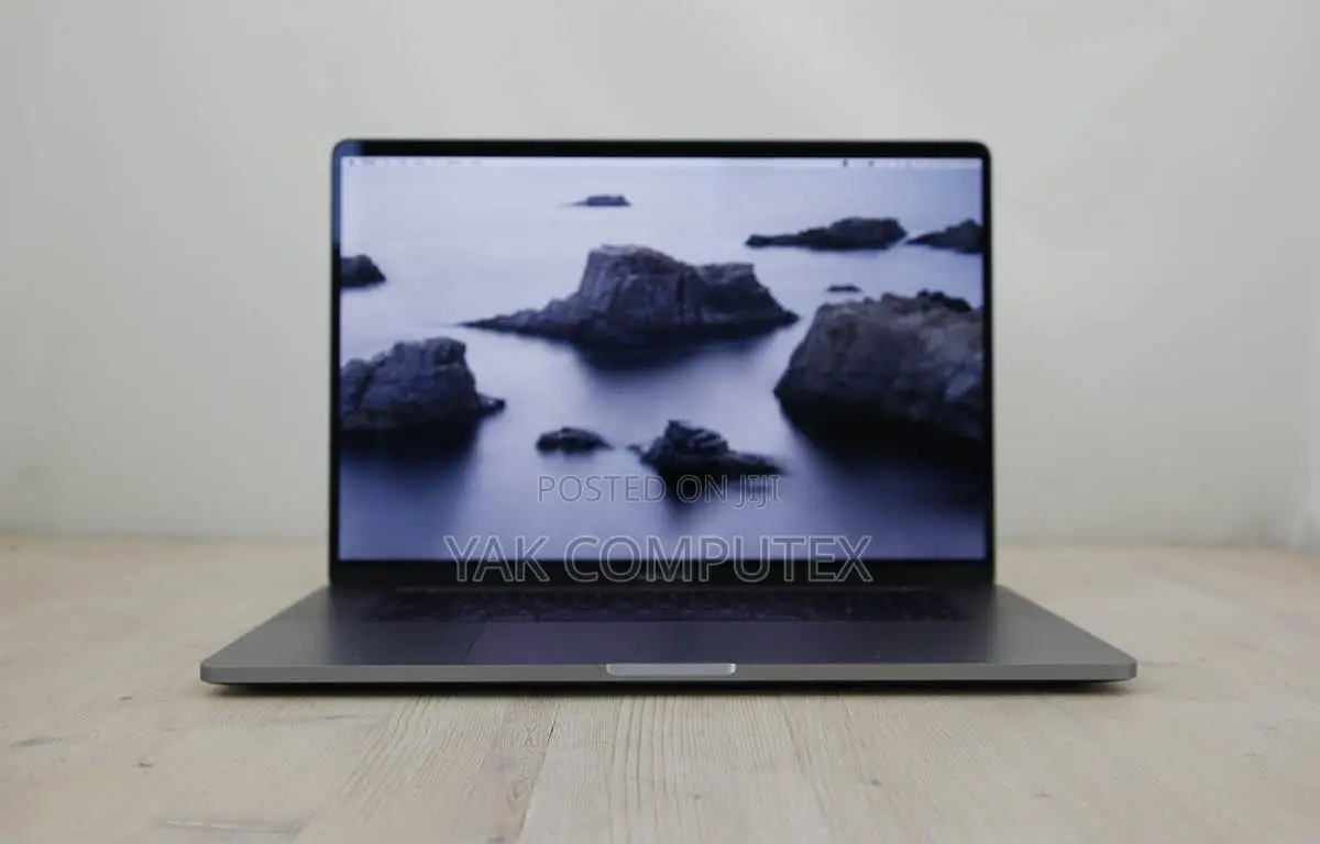 Laptop Apple MacBook Pro 2017 16GB Intel Core i7 SSD 256GB