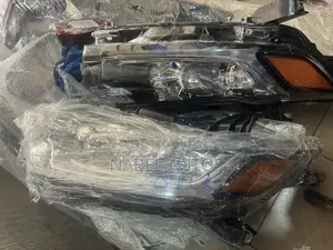 Outlander 2018 Headlight Pair Double Yoke