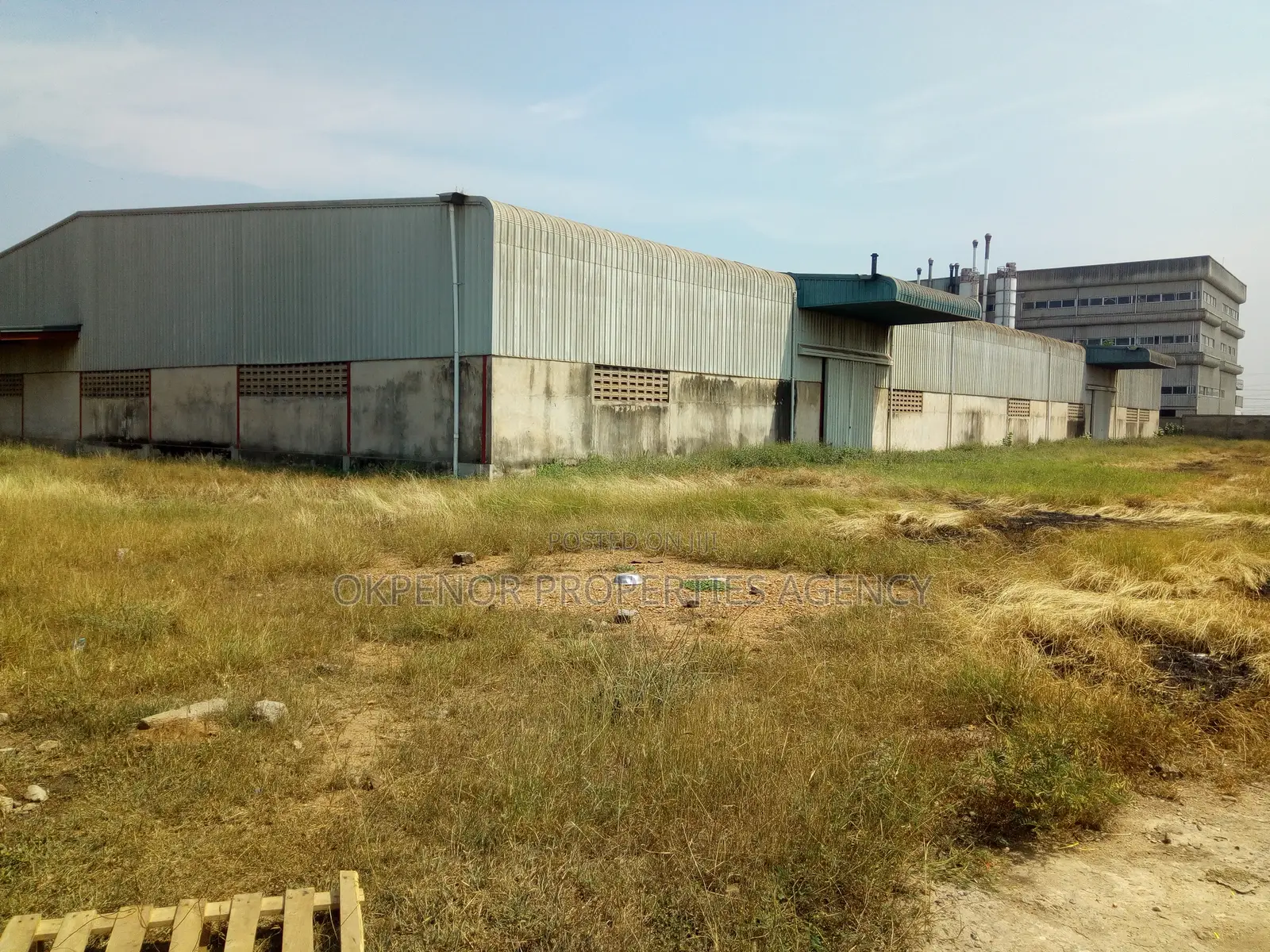 Warehouse for Rent at Freezone