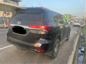 Toyota Fortuner 2.4 D RWD 2021 Black