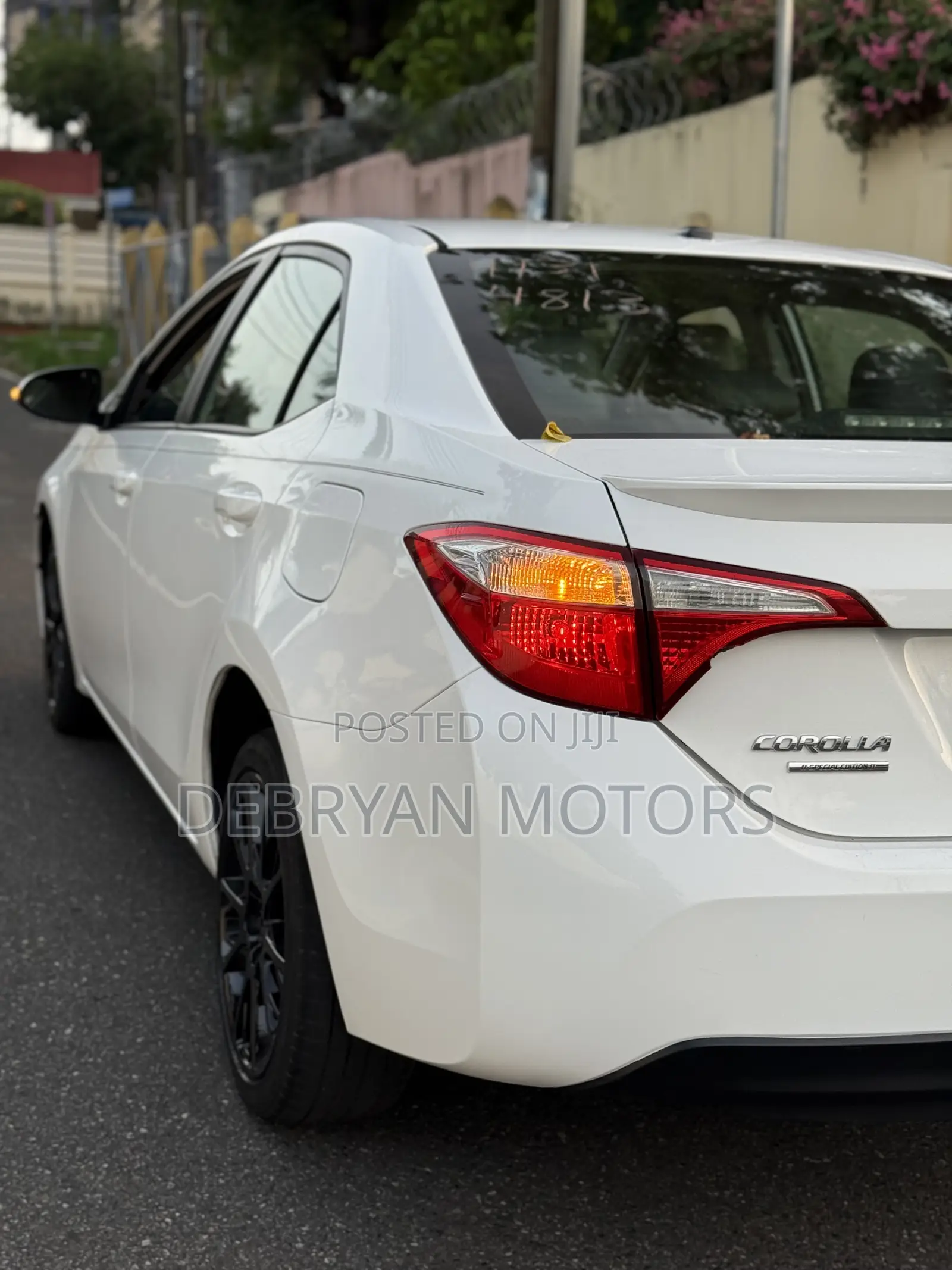 Toyota Corolla S w/Special Edition Pkg (1.8L 4cyl CVT) 2016 White