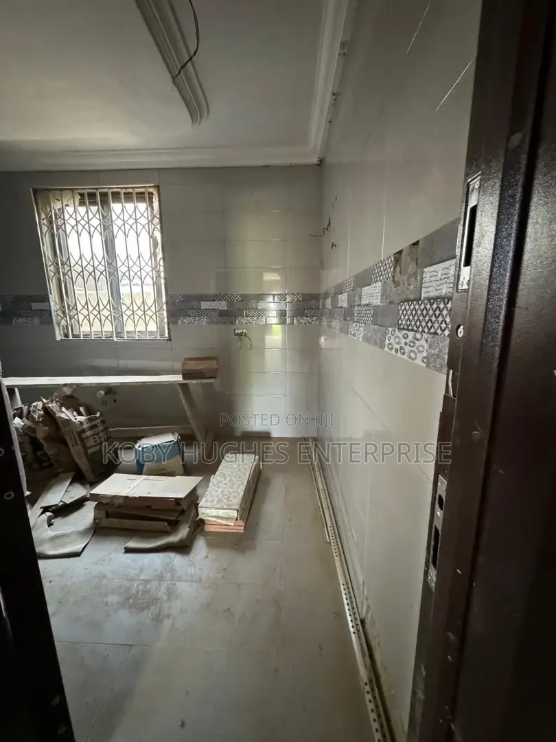 5bdrm House in Adenta for sale