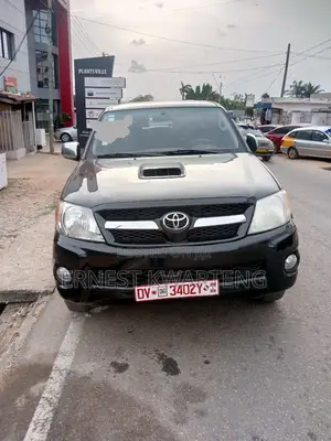 Photo - Toyota Hilux 2012 Silver