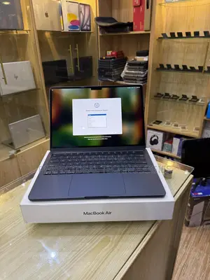 New Laptop Apple MacBook Air 2025 M4 13-Inch 16GB Apple M4 SSD 256GB