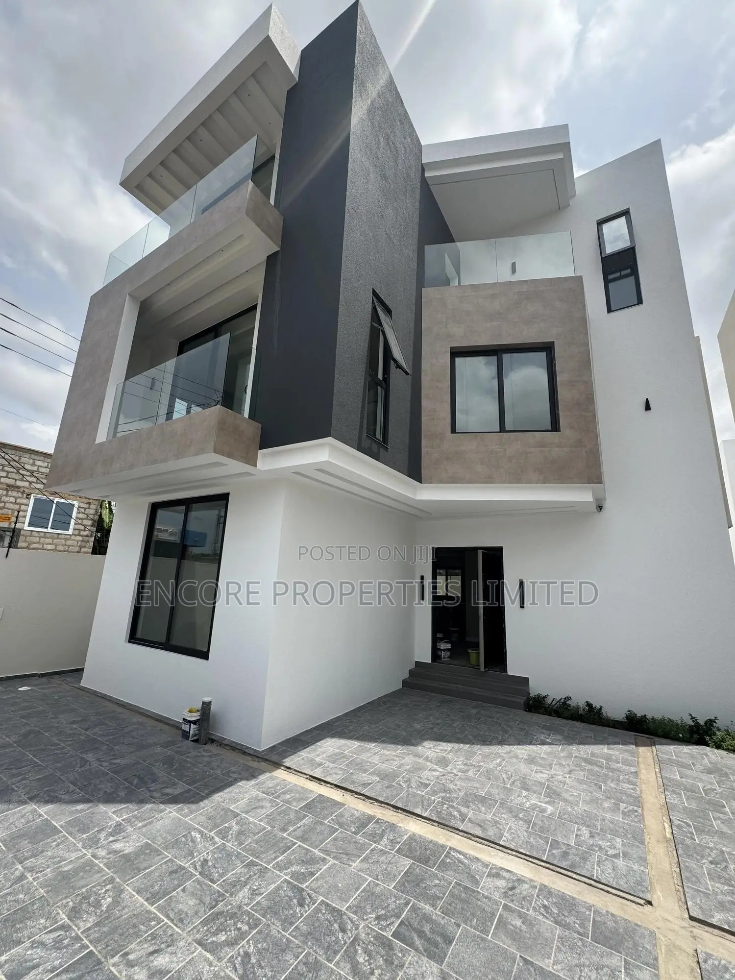 5bdrm House in Encore Properties, Dzorwulu for sale