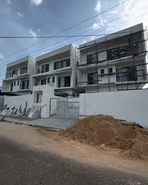 5bdrm House in East Legon, Bawaleshie for sale