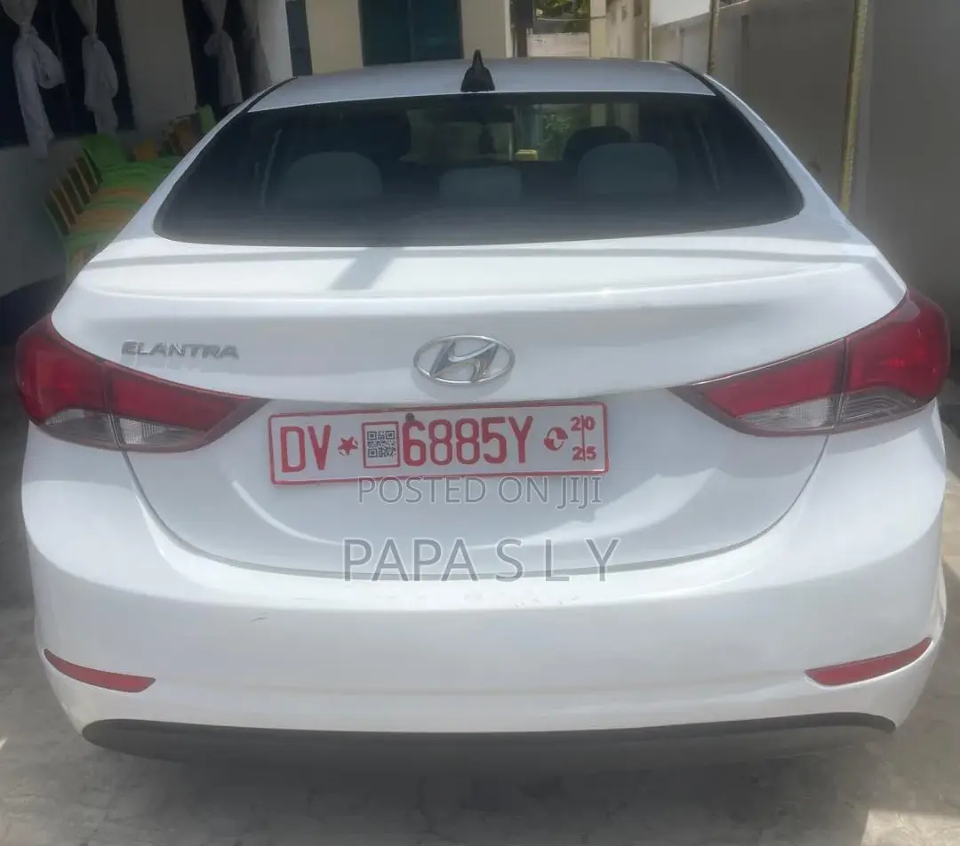 Hyundai Elantra SE Sedan FWD (1.8L 4cyl 6M) 2016 White