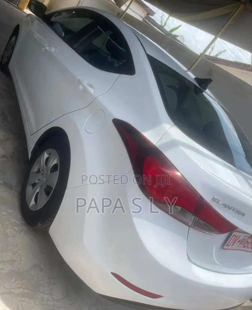 Hyundai Elantra SE Sedan FWD (1.8L 4cyl 6M) 2016 White