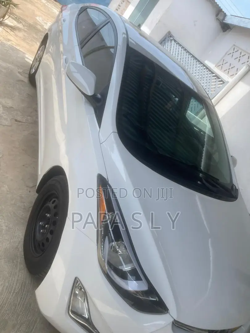 Hyundai Elantra SE Sedan FWD (1.8L 4cyl 6M) 2016 White