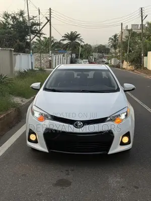 Toyota Corolla S w/Special Edition Pkg (1.8L 4cyl CVT) 2016 White