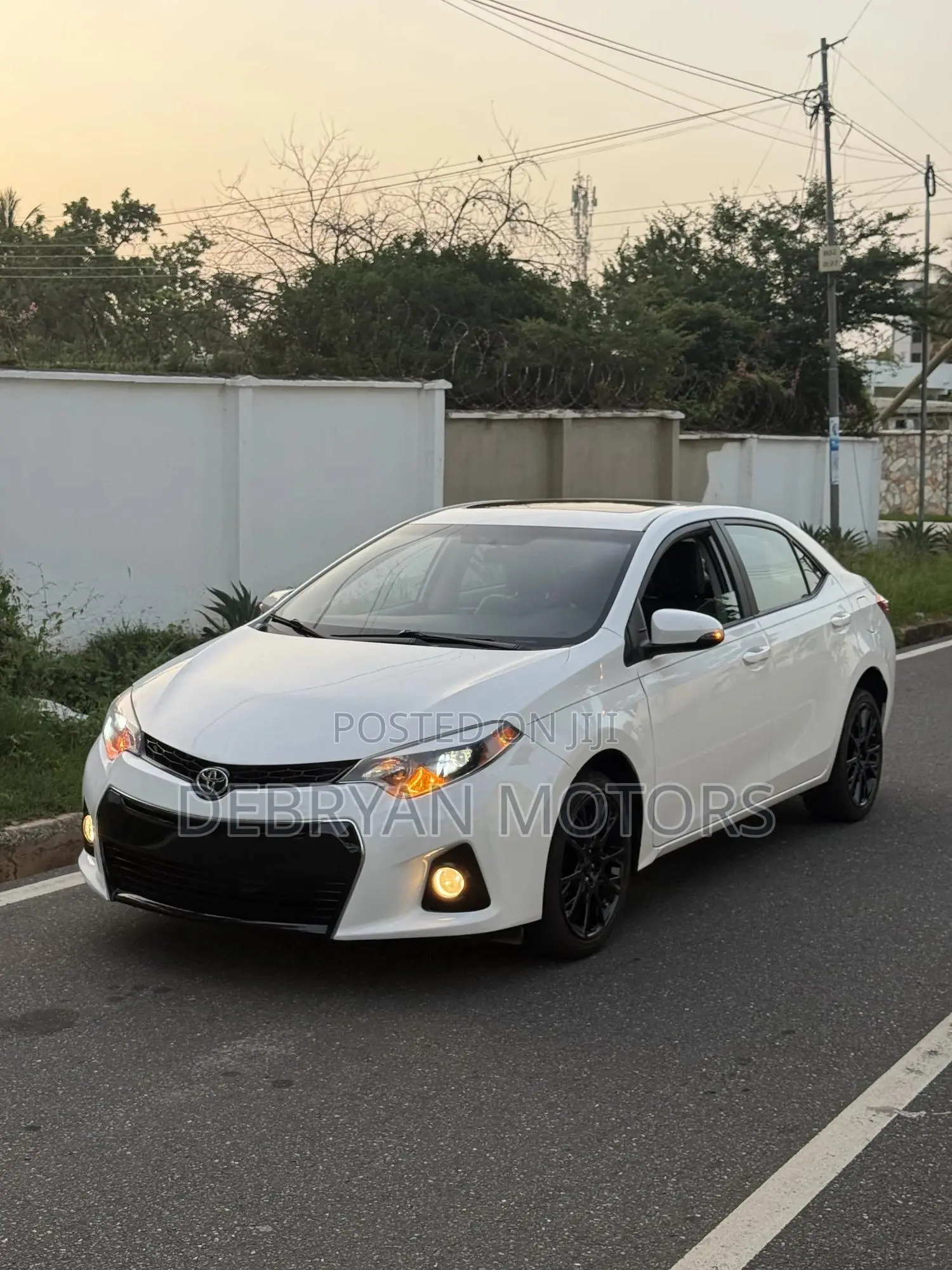 Toyota Corolla S w/Special Edition Pkg (1.8L 4cyl CVT) 2016 White