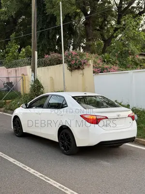 Toyota Corolla S w/Special Edition Pkg (1.8L 4cyl CVT) 2016 White