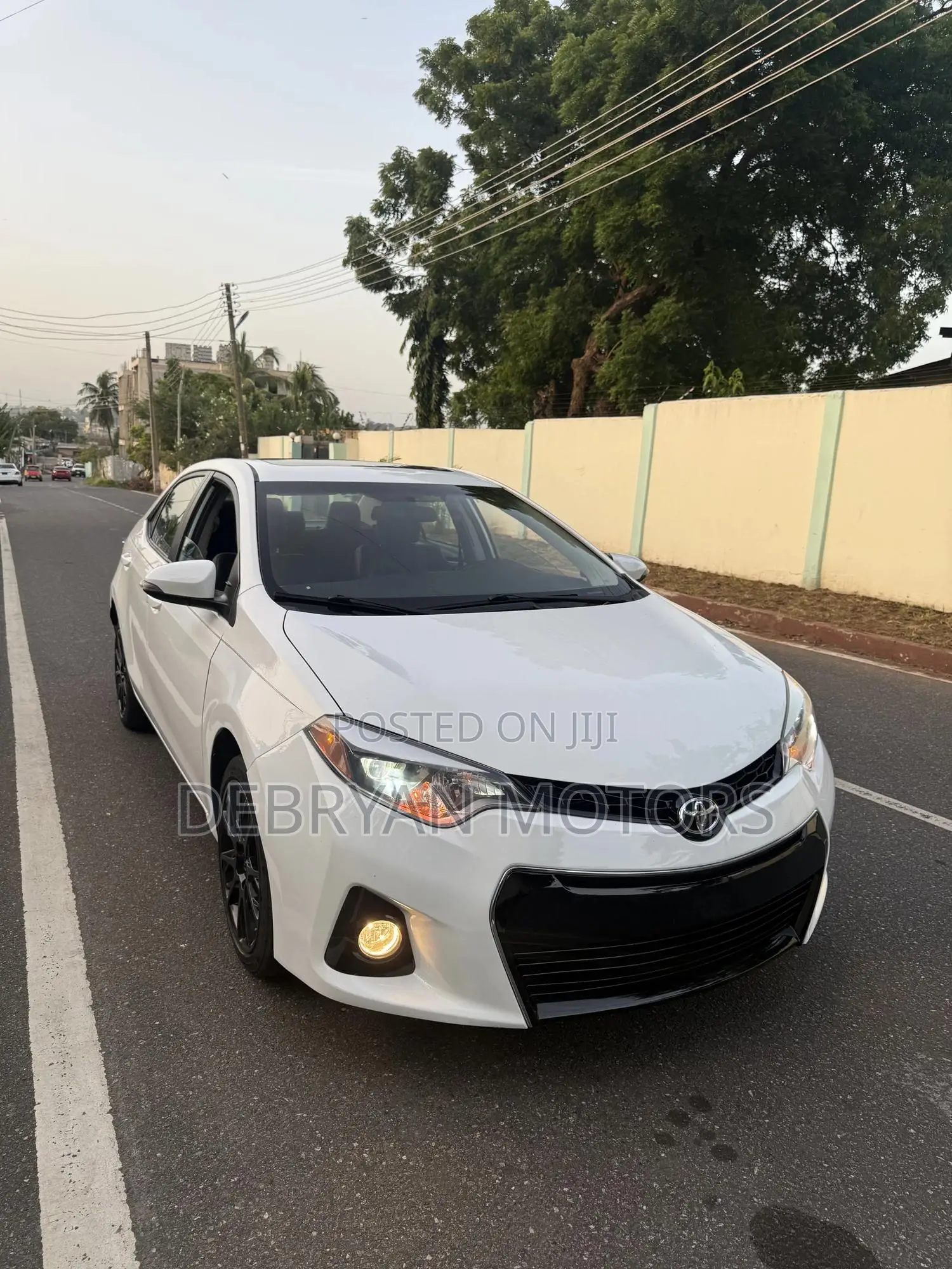 Toyota Corolla S w/Special Edition Pkg (1.8L 4cyl CVT) 2016 White