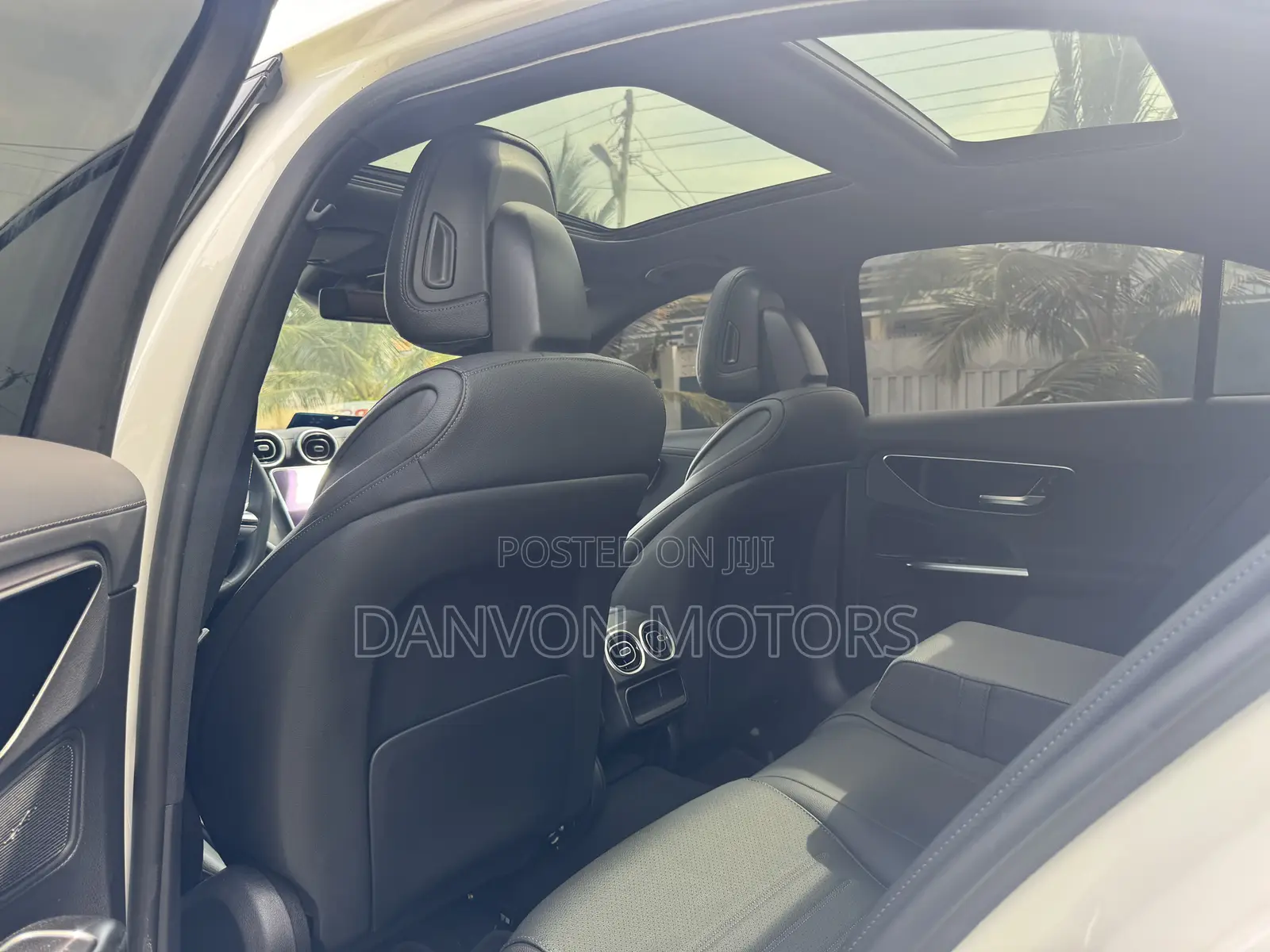 Mercedes-Benz C300 2024 White