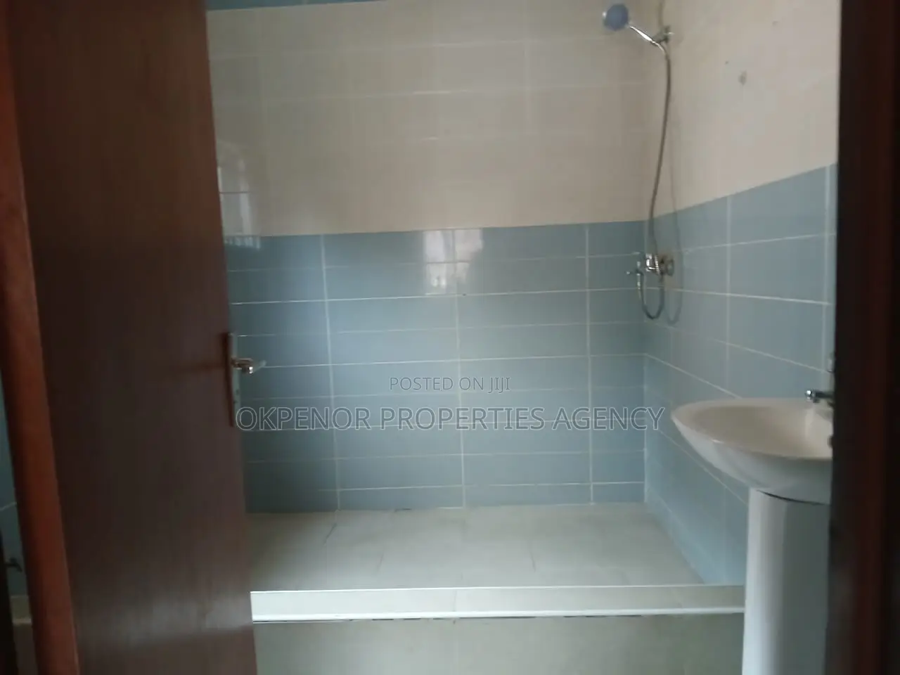 4bdrm House in Achimota, Accra Metropolitan for sale