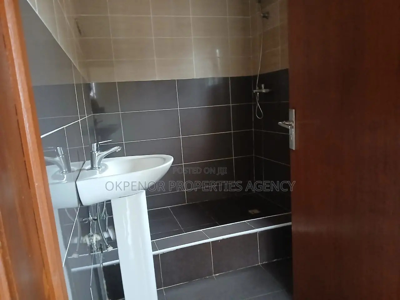 4bdrm House in Achimota, Accra Metropolitan for sale