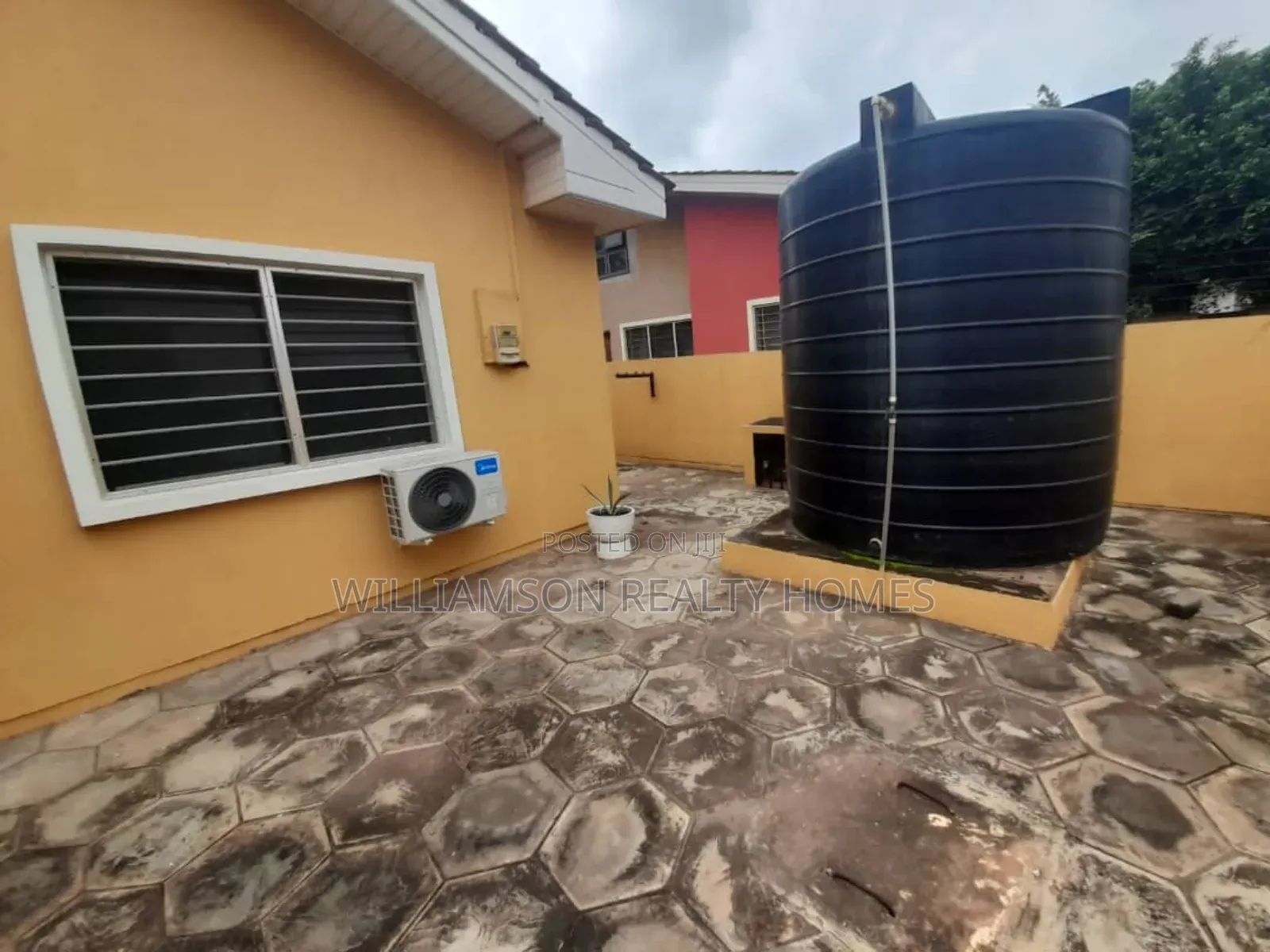 3bdrm House in Hfc Estate Area, Spintex for rent