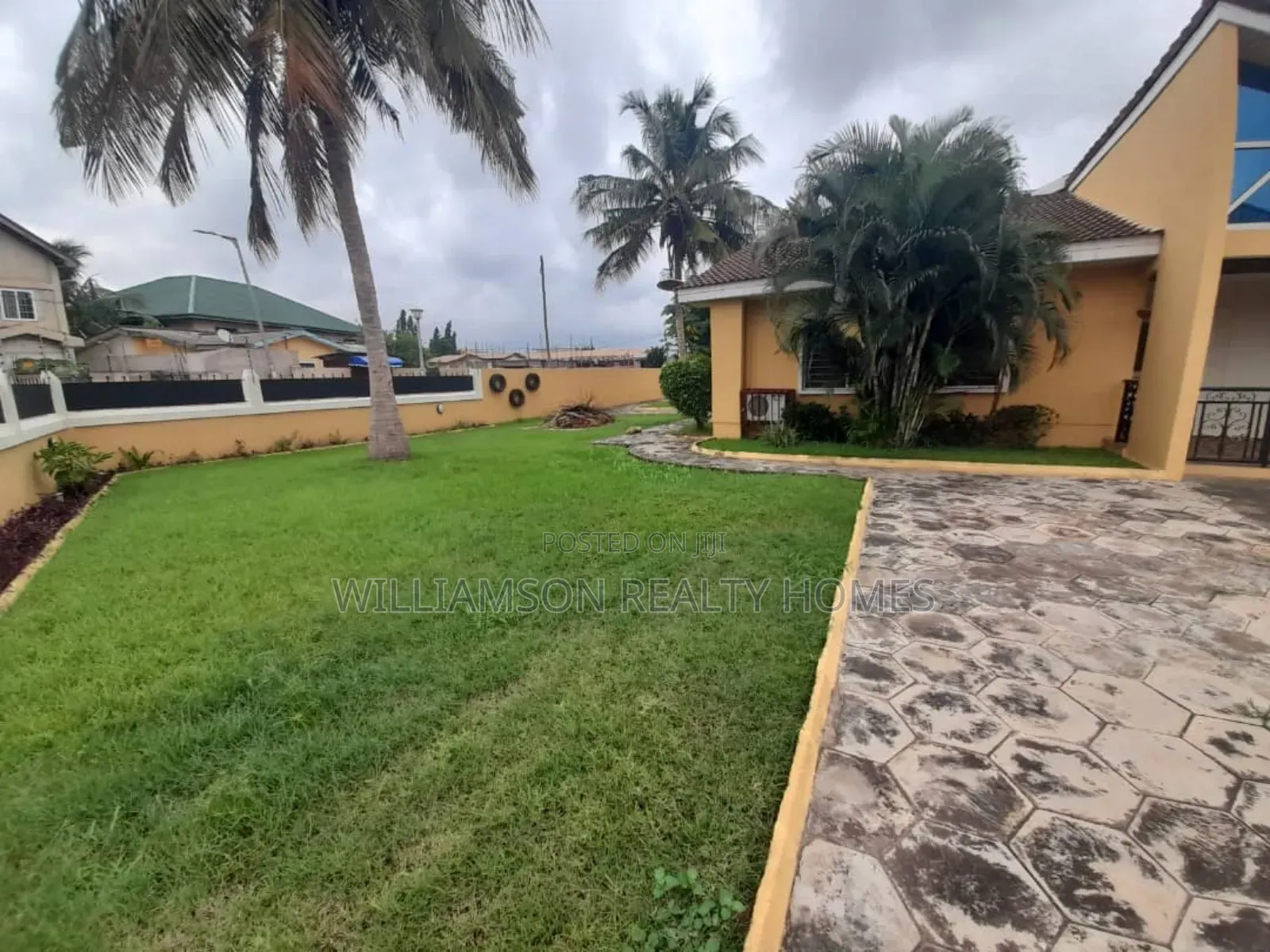3bdrm House in Hfc Estate Area, Spintex for rent