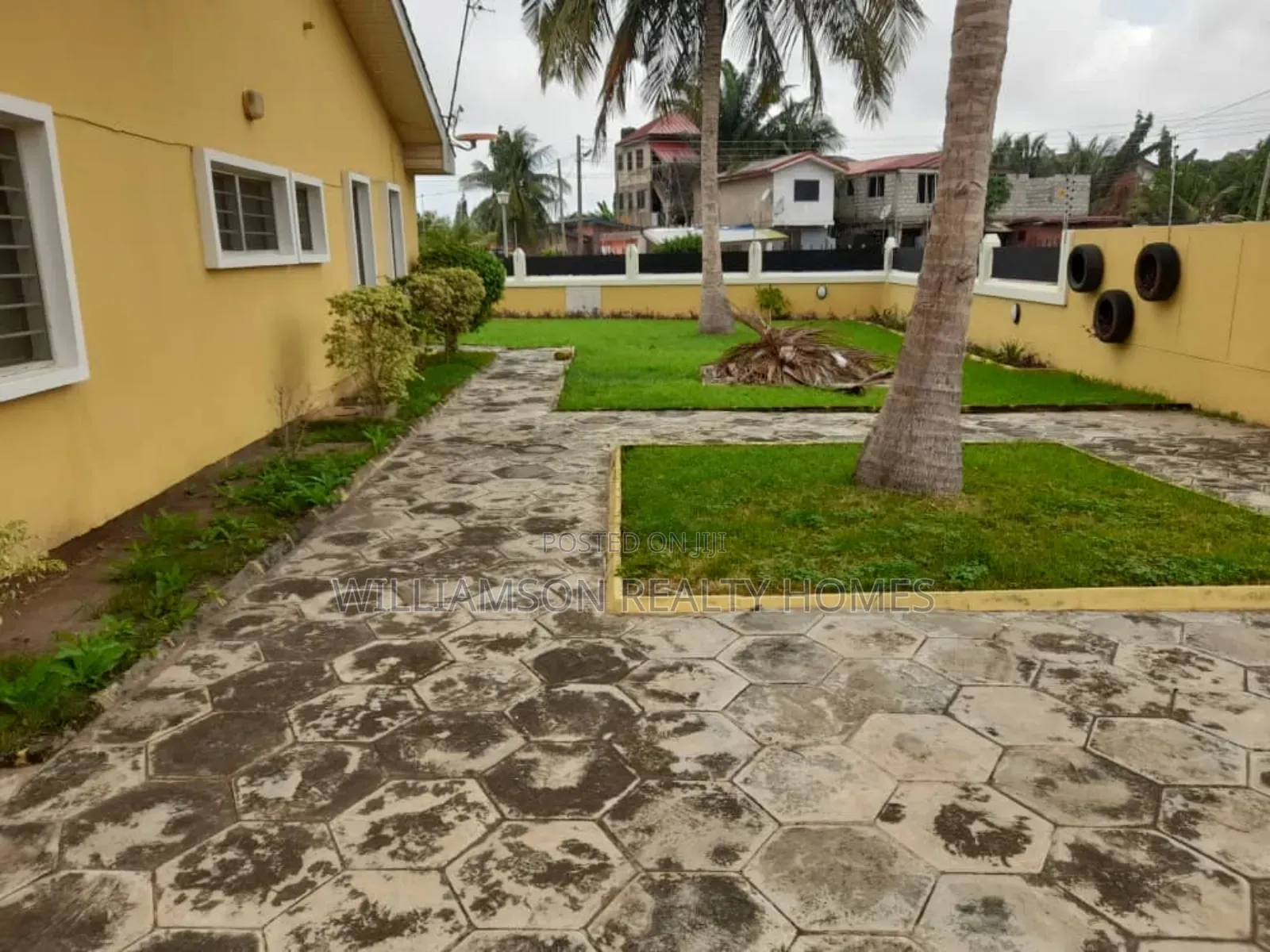 3bdrm House in Hfc Estate Area, Spintex for rent