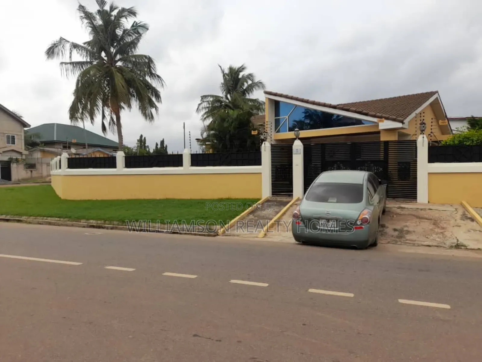 3bdrm House in Hfc Estate Area, Spintex for rent