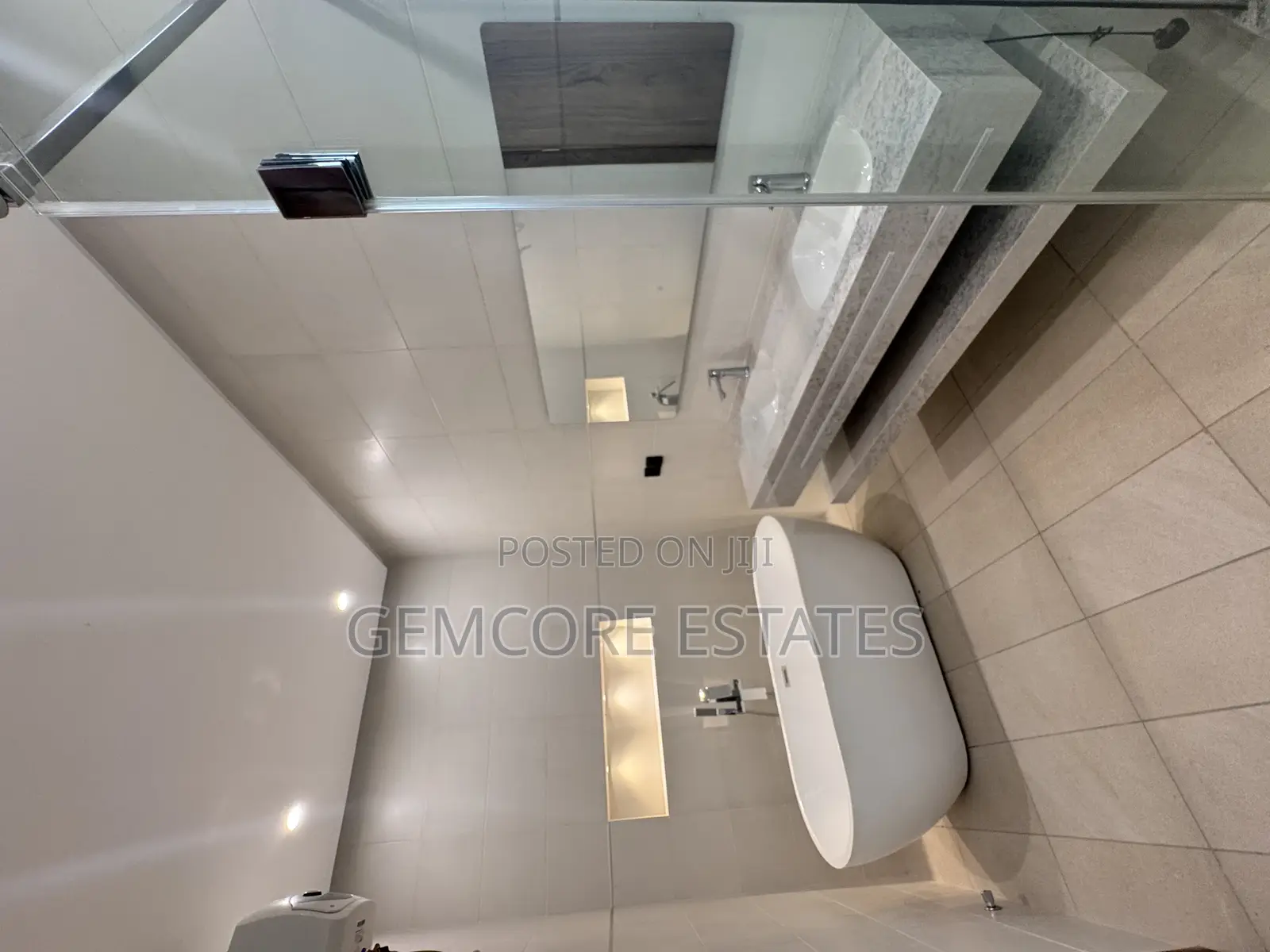 5bdrm House in East Legon for sale