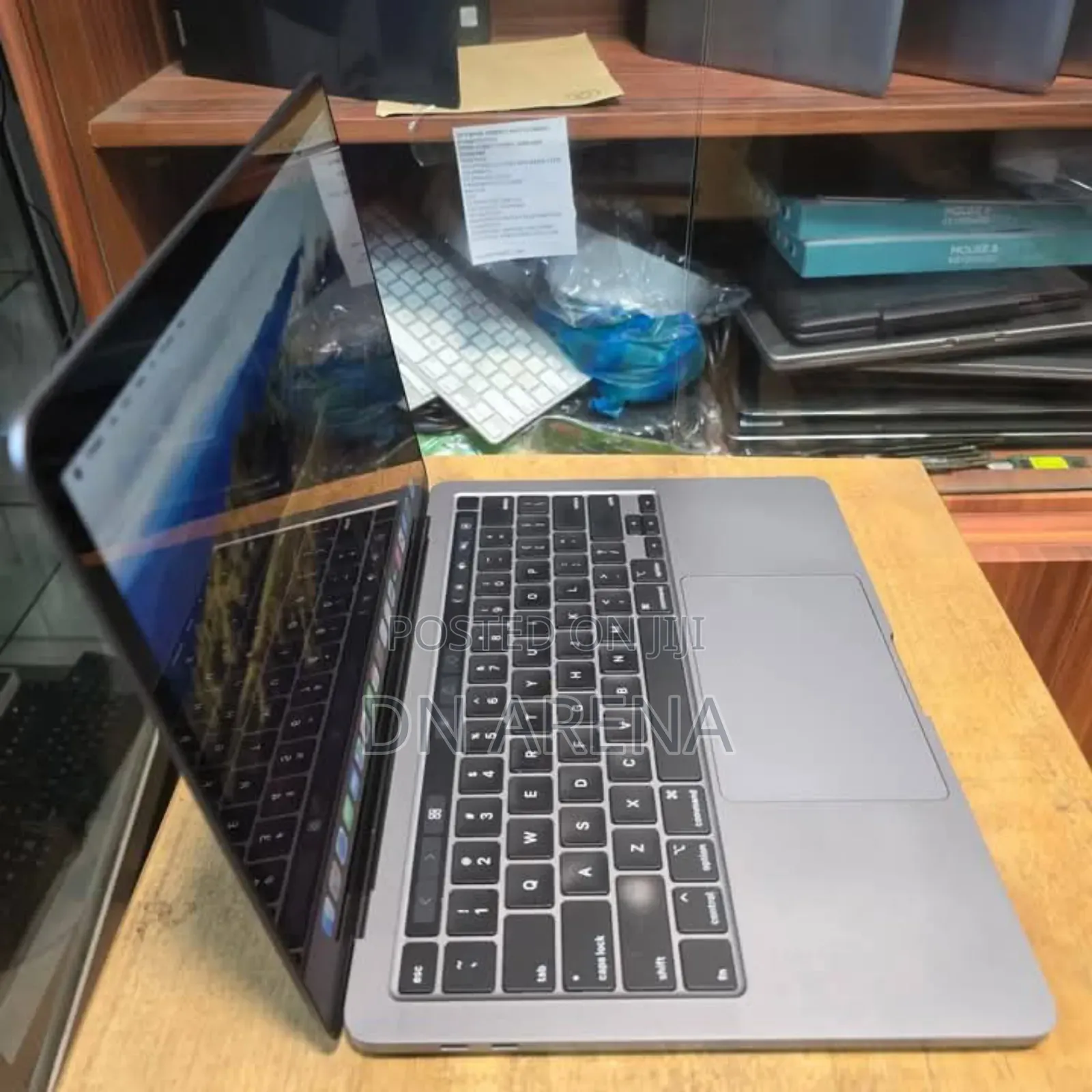 Laptop Apple MacBook Pro 2020 16GB Intel Core I5 SSD 1T
