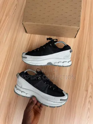 Photo - Nike Zoom Vomero 5 Roam "Black/Light Silver" Sneakers