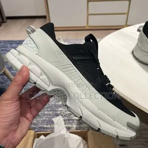 Photo - Nike Zoom Vomero 5 Roam "Black/Light Silver" Sneakers