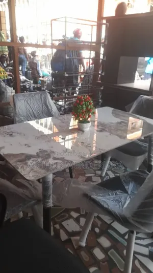 Dining Tabe With 4 Chairs