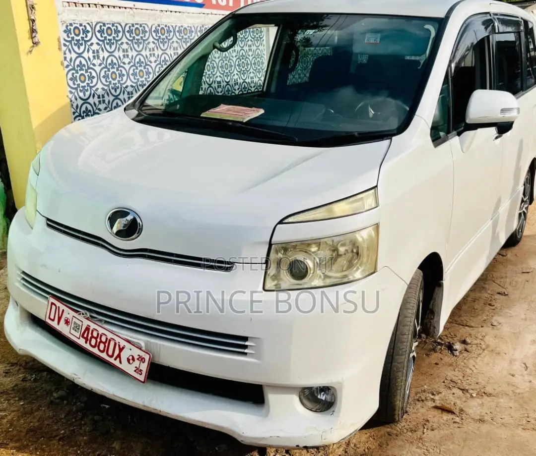 Toyota Voxy 2013 White