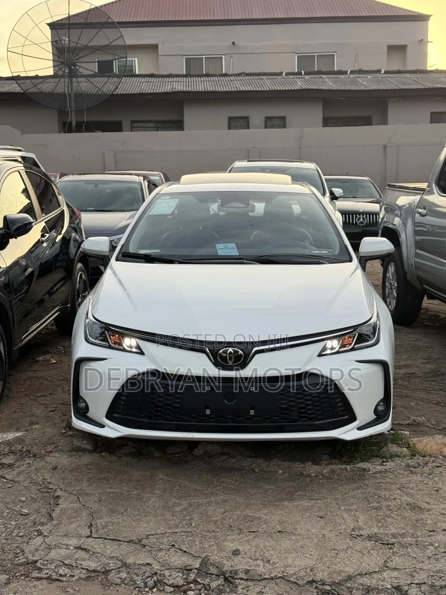 New Toyota Corolla SE CVT 2024 White