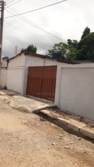 3bdrm House in Awudome Estate for sale