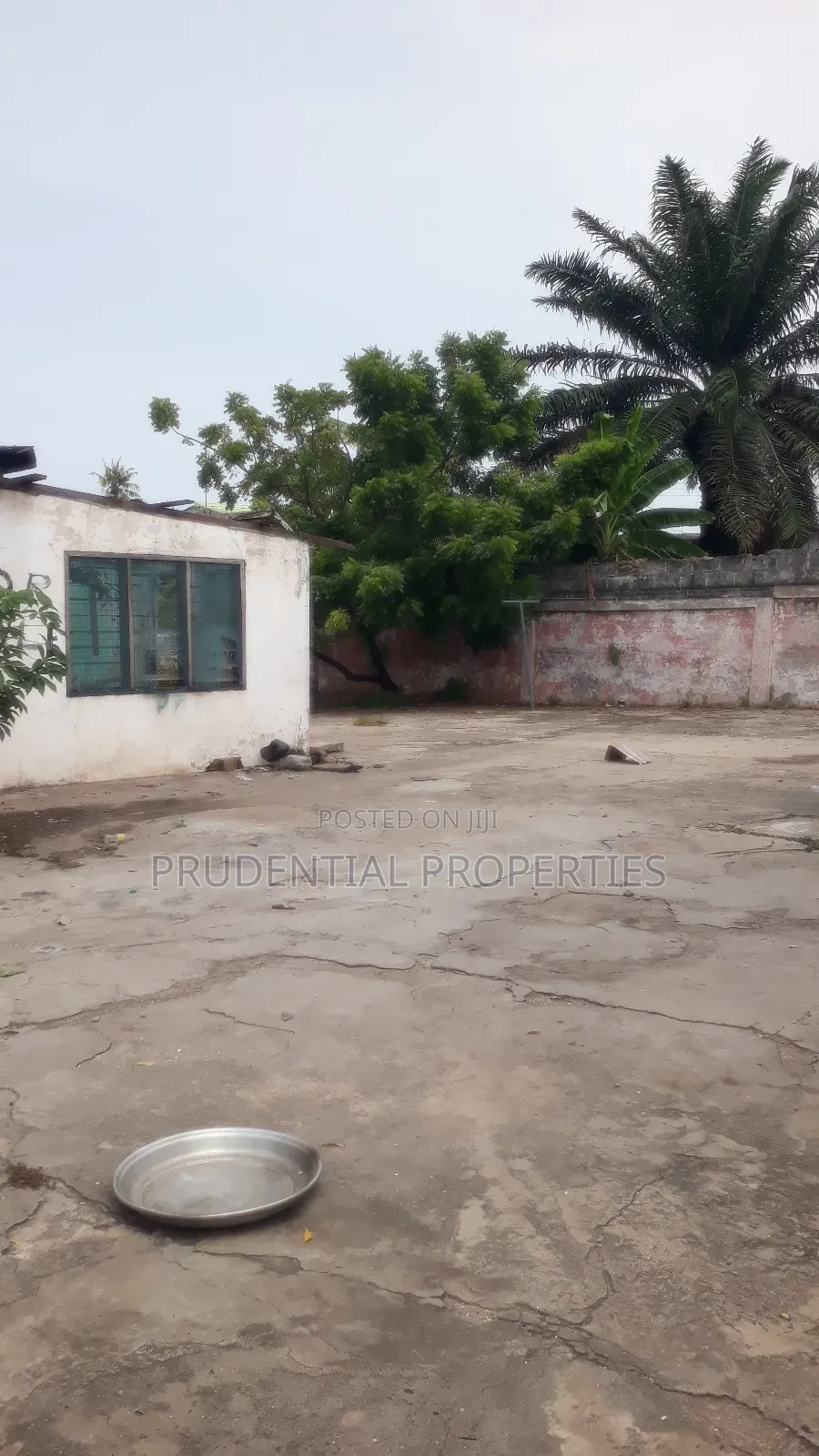 3bdrm House in Awudome Estate for sale