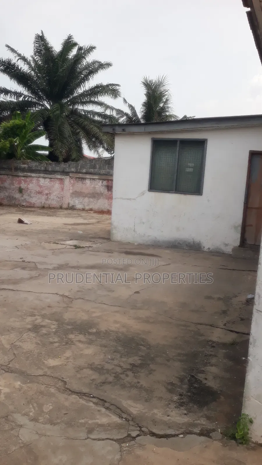 3bdrm House in Awudome Estate for sale