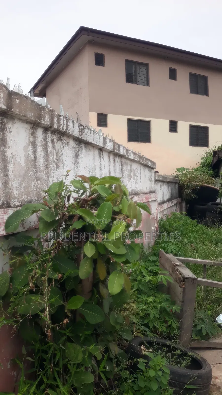 3bdrm House in Awudome Estate for sale