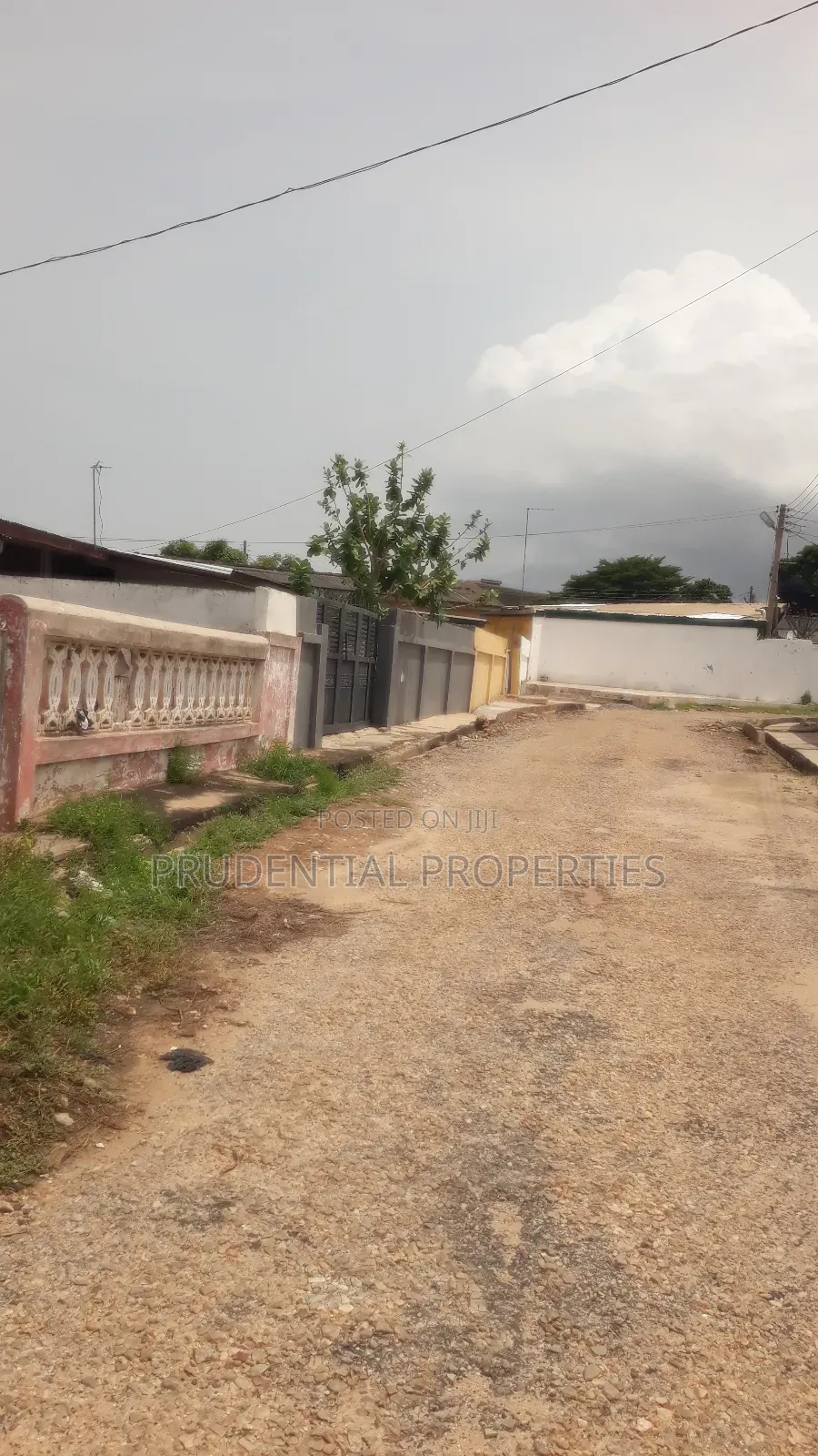 3bdrm House in Awudome Estate for sale