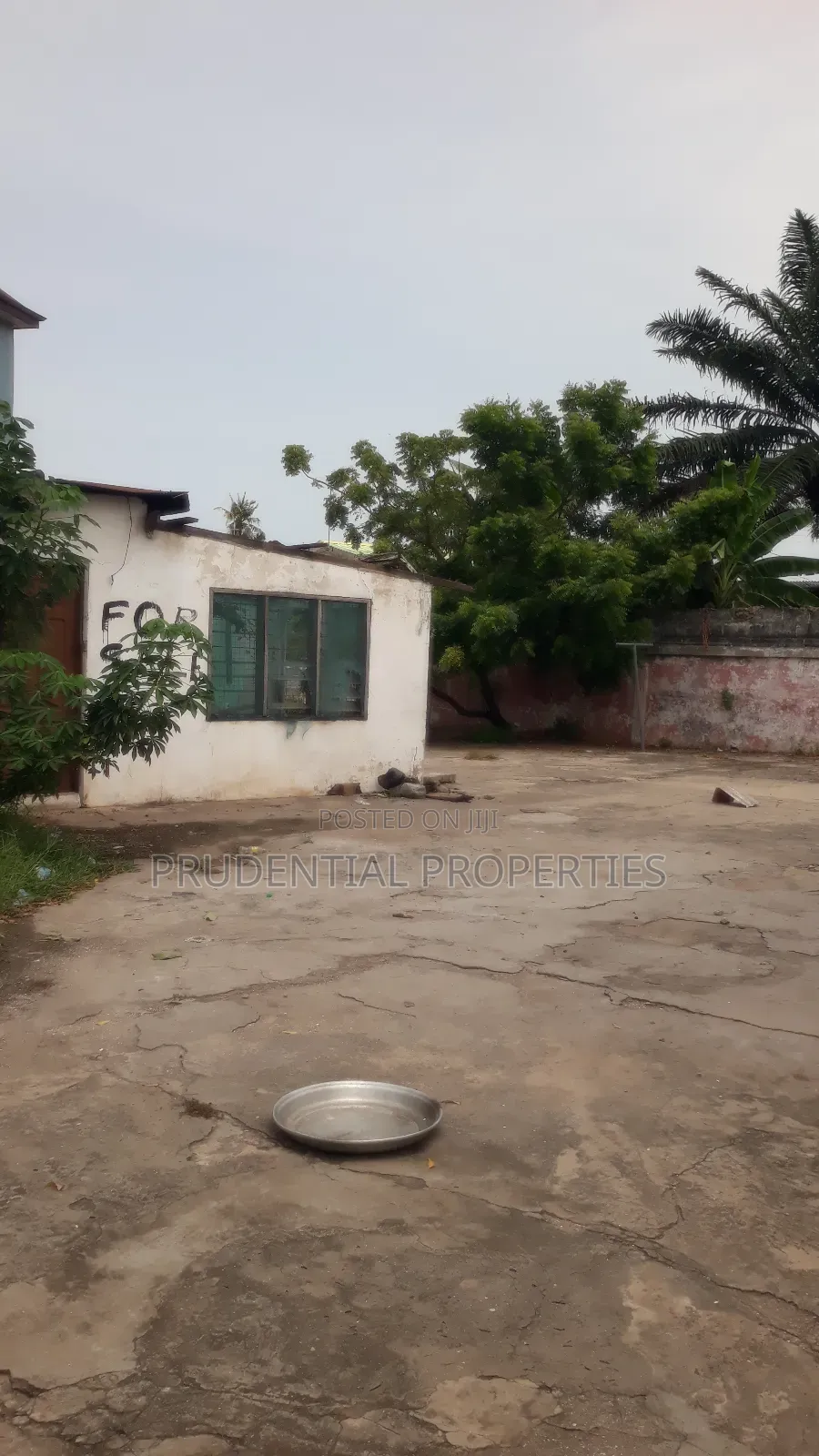 3bdrm House in Awudome Estate for sale