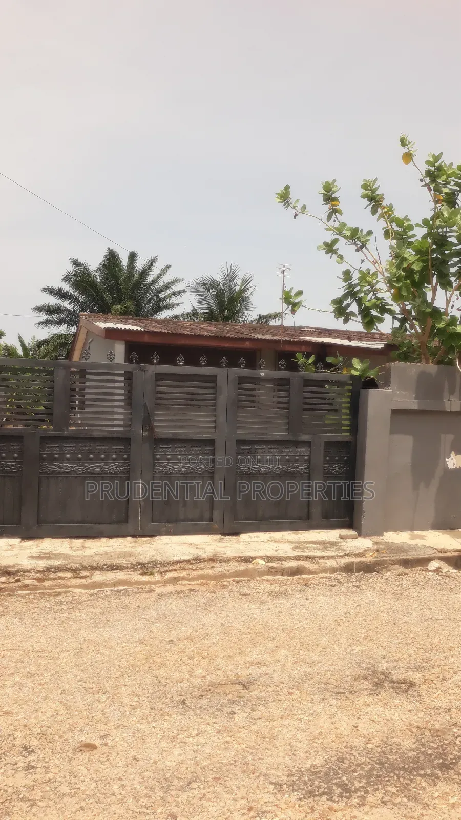 3bdrm House in Awudome Estate for sale