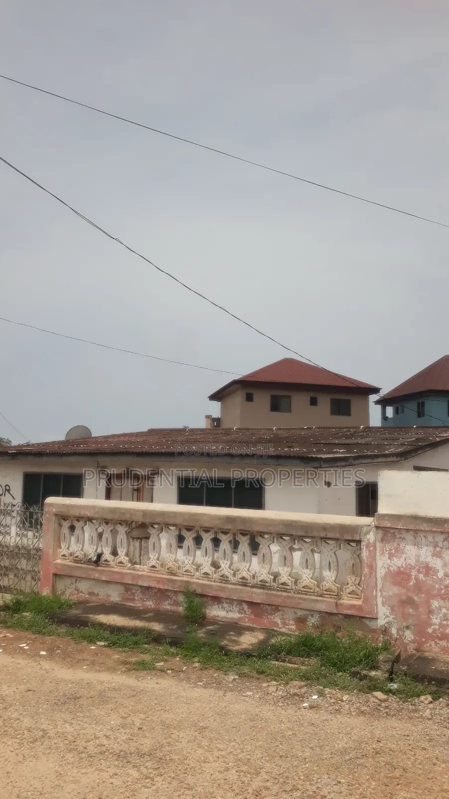 3bdrm House in Awudome Estate for sale