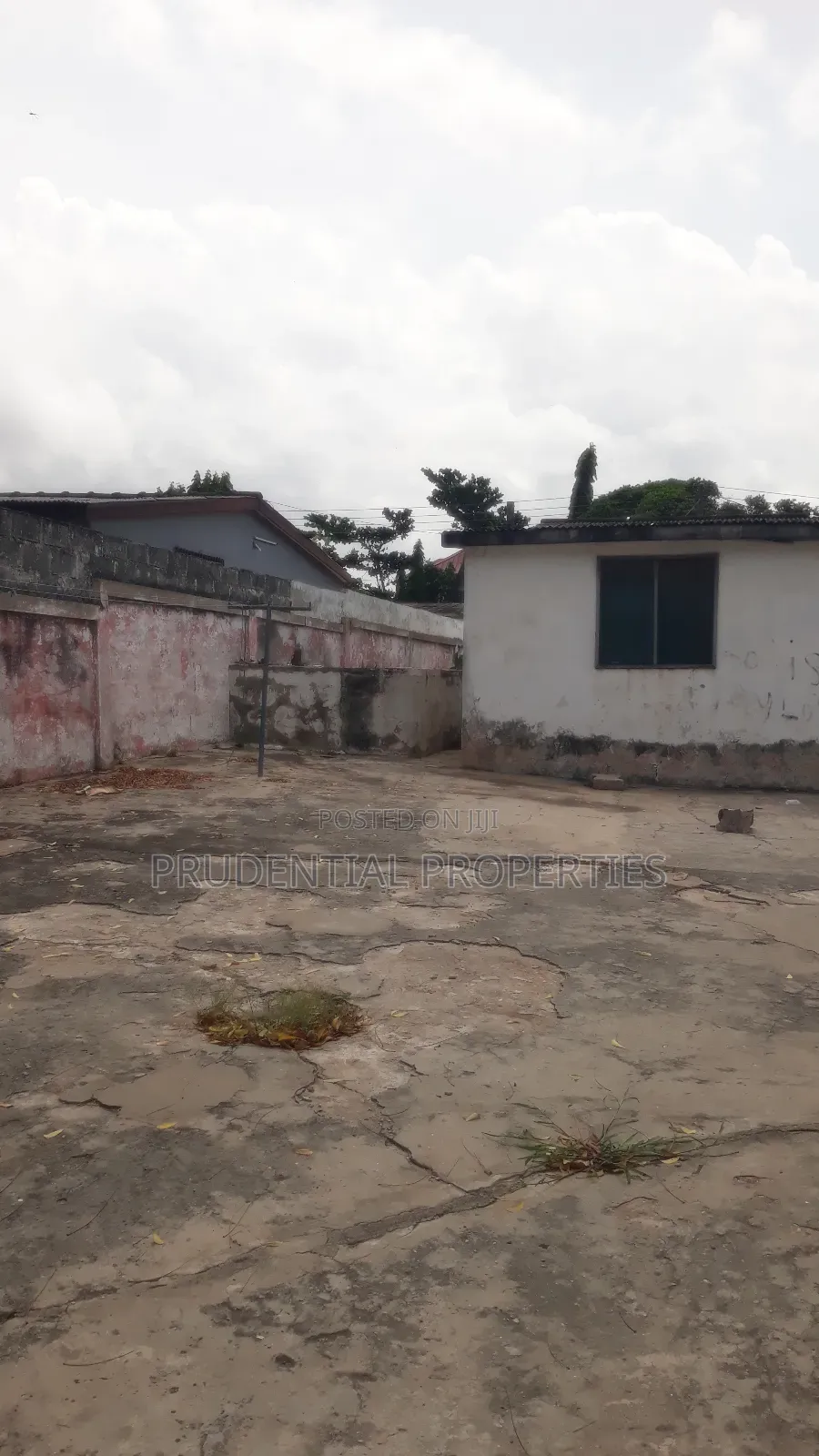 3bdrm House in Awudome Estate for sale