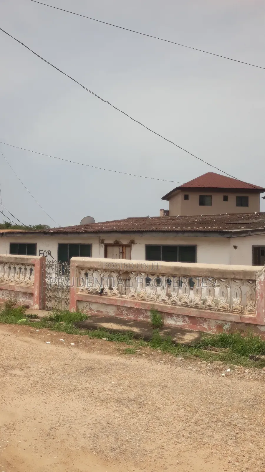 3bdrm House in Awudome Estate for sale