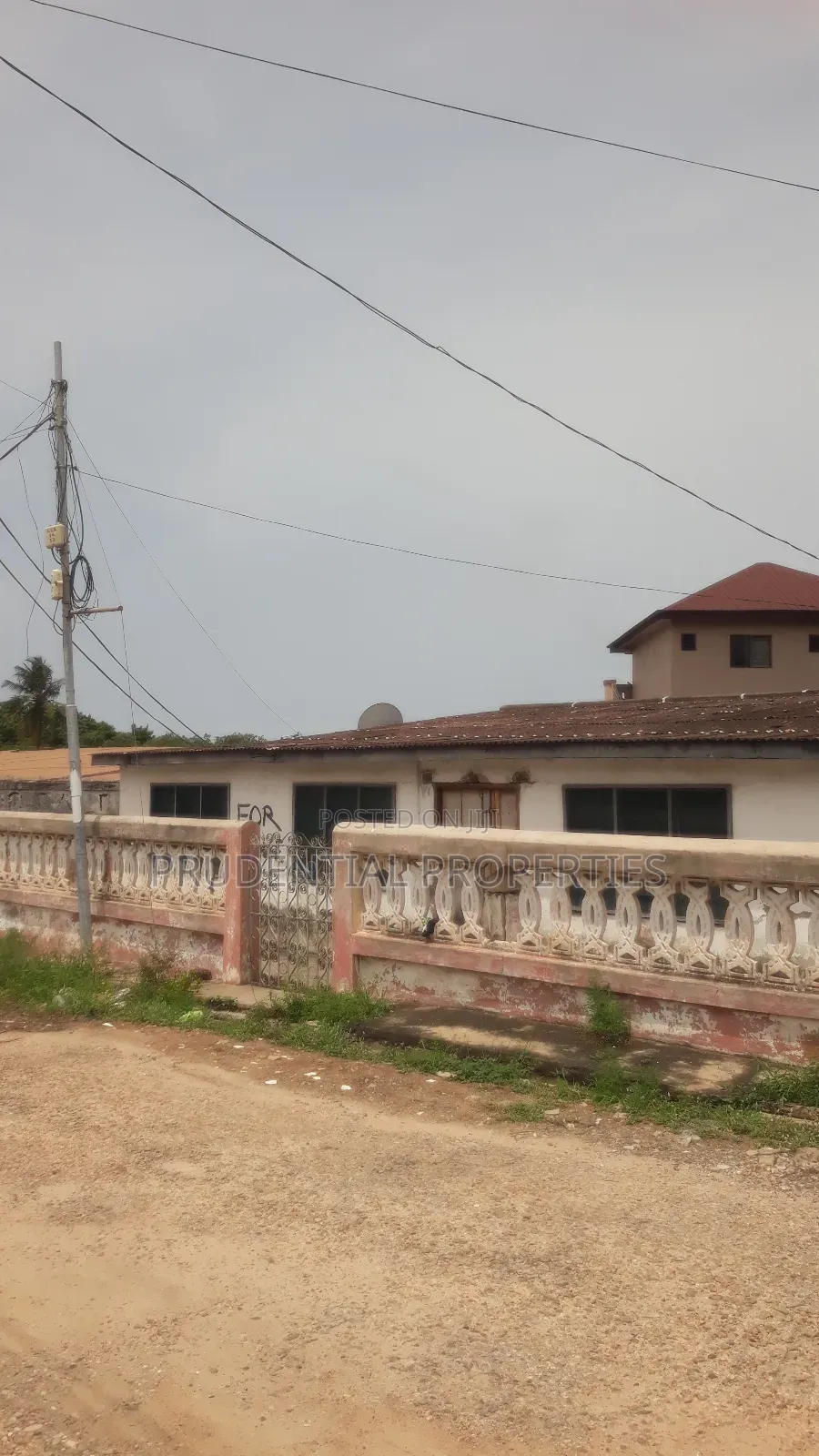 3bdrm House in Awudome Estate for sale