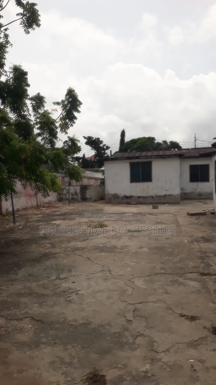 3bdrm House in Awudome Estate for sale