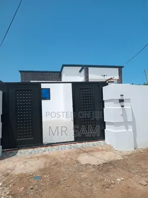 3bdrm House in Kakraba Adade Road, Ga South Municipal for sale