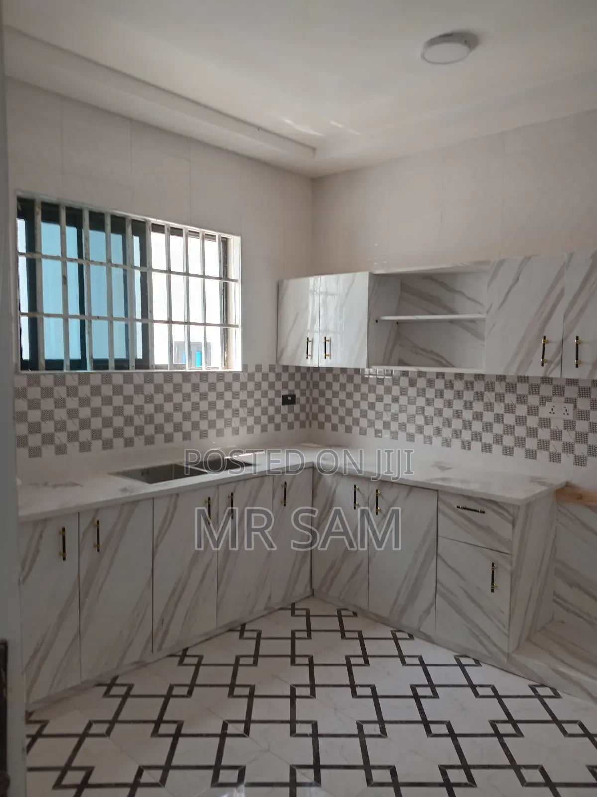 3bdrm House in Kakraba Adade Road, Ga South Municipal for sale